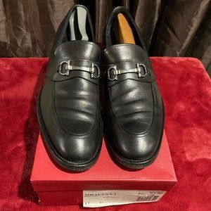 Pre owned, very good condition Salvatore Ferragamo Men shoes.  Black